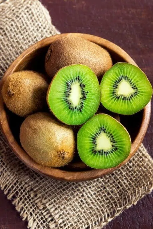 Rare_Kiwi_Fruit_Plant_|_Grafting_plant_(Pack_Of_1)