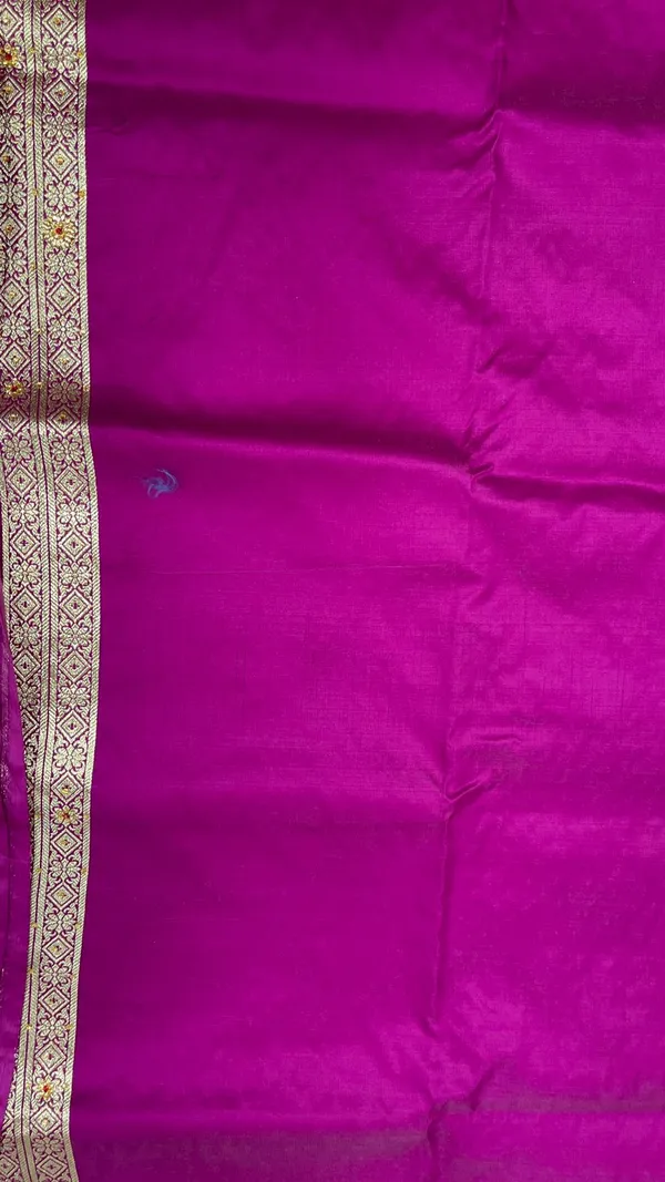 Humairah_Presents_Purple_Stone_Work_Golden_Zari_Zig-Zag_Stripe_Booti_Jaal_with_Floral_Heavy_Pallu_Zari_Border_with_Purple_Blouse_Banarasi_Saree_JA45_HW