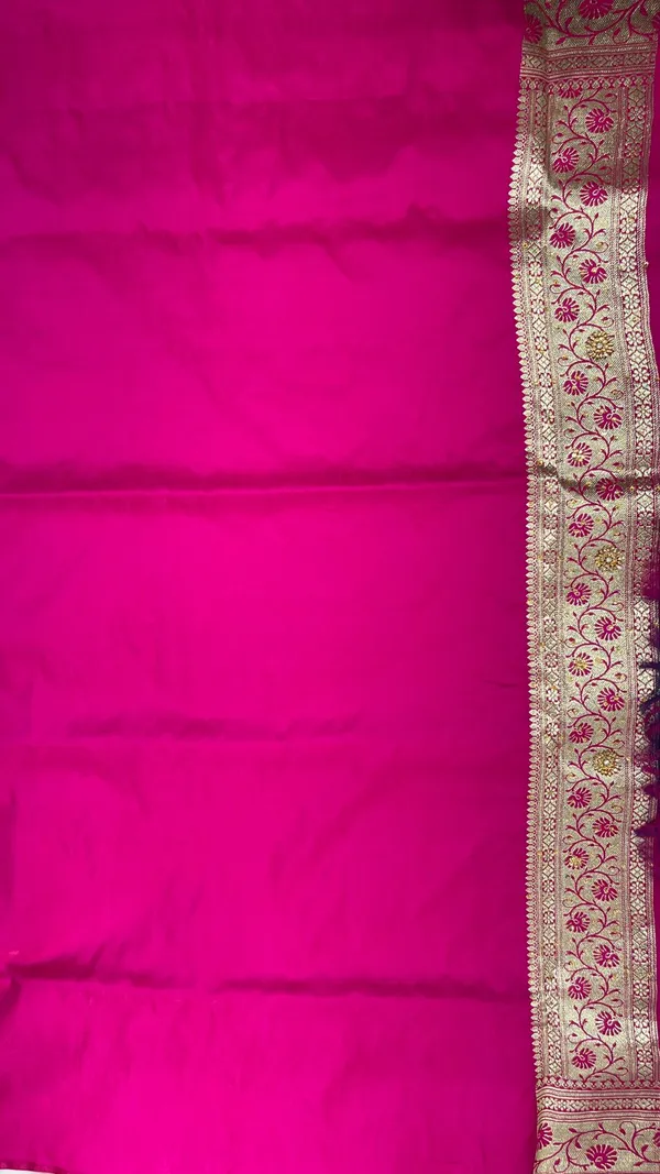 Humairah_Presents_Navy_Blue_Stone_Work_Golden_Zari_Chunri_Booti_with_Contrast_Magenta_Alfi_Boota_Pallu_Zari_Border_With_Magenta_Blouse_Banarasi_Saree_JA27_HW