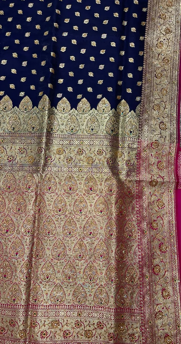 Humairah_Presents_Navy_Blue_Stone_Work_Golden_Zari_Chunri_Booti_with_Contrast_Magenta_Alfi_Boota_Pallu_Zari_Border_With_Magenta_Blouse_Banarasi_Saree_JA27_HW