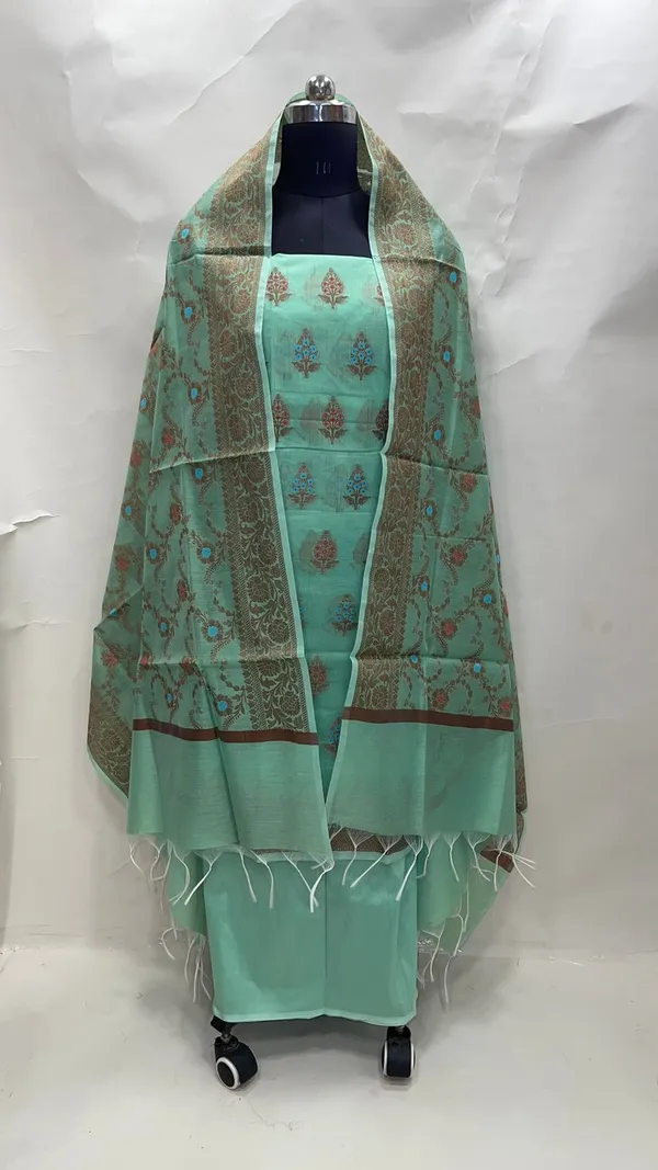 Humairah_Present_Green_Cotton_Resham_Copper_Zari_3pcs_Suit_Set_accompanied_with_Plain_Bottom_and_Top_Copper_Zari_Cotton_Small_Mina_Boota_with_Green_Mina_Jaal_Dupatta