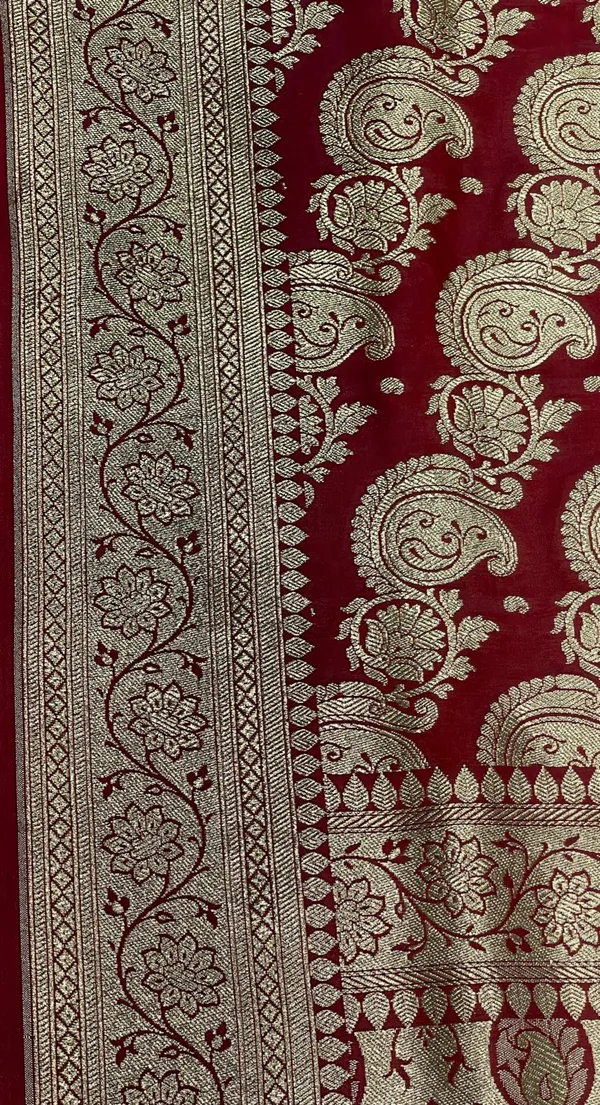 Humairah_Presents_Maroon_Satin_Silk_Diagonal_Zari_Jaal_Banarasi_saree_with_Maroon_Blouse