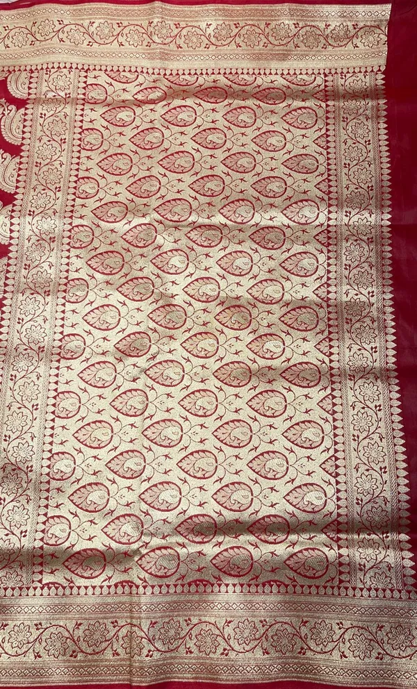 Humairah_Presents_Maroon_Satin_Silk_Diagonal_Zari_Jaal_Banarasi_saree_with_Maroon_Blouse