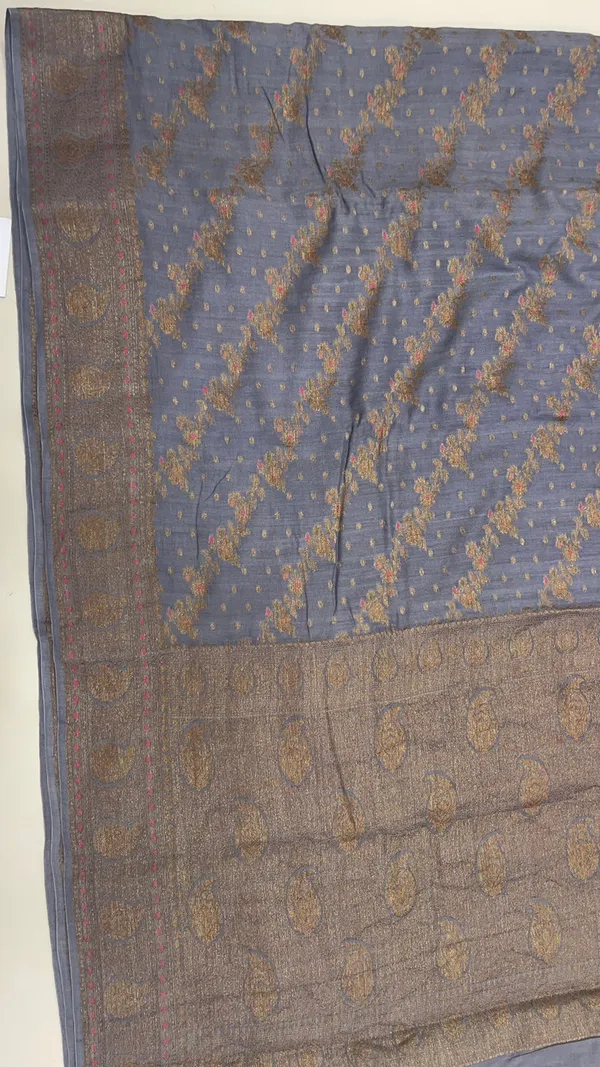 Humairah_Pure_Handwoven_Grey_Muga_Silk_Aada_Diagonal_Zari_Mina_Jaal_Chunri_Booti_Paisley_Anchal_Minakari_Zari_Paisley_Border_Banarasi_Saree_with_Grey_Blouse_piece