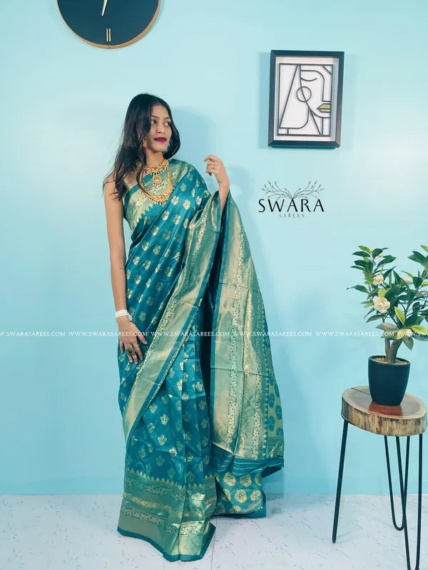 https://d1311wbk6unapo.cloudfront.net/NushopCatalogue/tr:f-webp,w-600,fo-auto/wMdukTLI_1UVOABDAKV_2023-05-15_1.jpg__Swara Saree