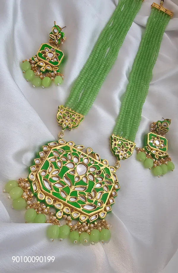 Green_beaded_long_necklace