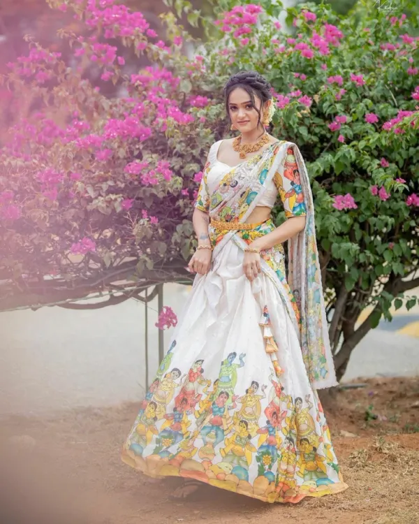White_Kalamkari_Print_Lehenga_Choli_With_Foil_Print_With_Dupatta_And__Blouse_Piece
