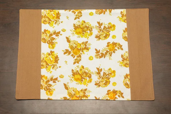 Pack_of_6_Pieces_Cotton_Yellow_Floral_Printed_Place_Mat_for_Dining_and_Center_Table