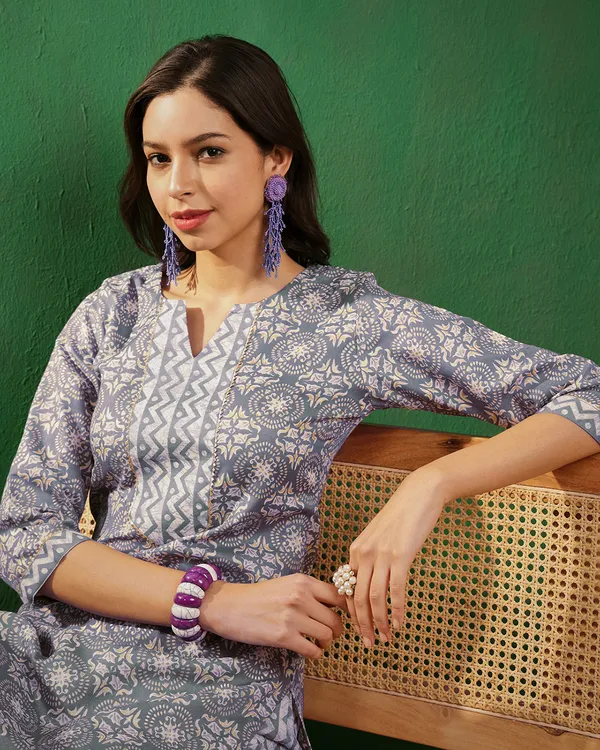 Grey_Cotton_Blend_Golden_Floral_Printed_Kurta_With_Zigzag_Printed_Pant