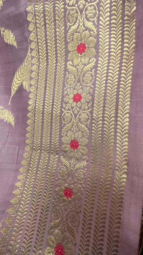 Humairah_Pure_Handwoven_Mauve_Chiniya_Silk_Gold_Floral_Zari_Booti_with_Minakari_Zari_Border_Banarasi_Saree_and_Mauve_Blouse_piece