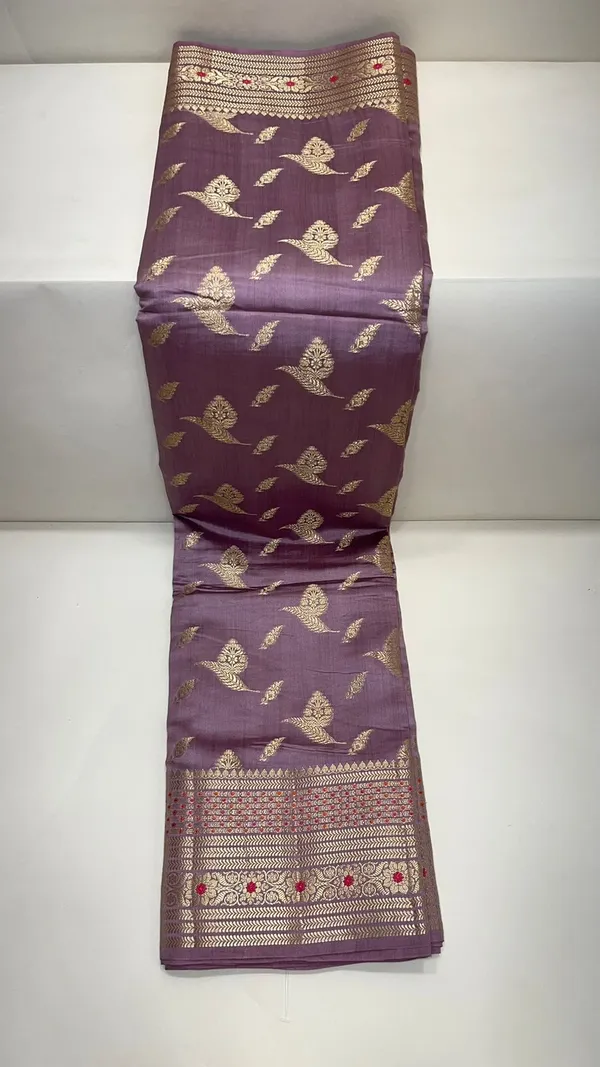 Humairah_Pure_Handwoven_Mauve_Chiniya_Silk_Gold_Floral_Zari_Booti_with_Minakari_Zari_Border_Banarasi_Saree_and_Mauve_Blouse_piece