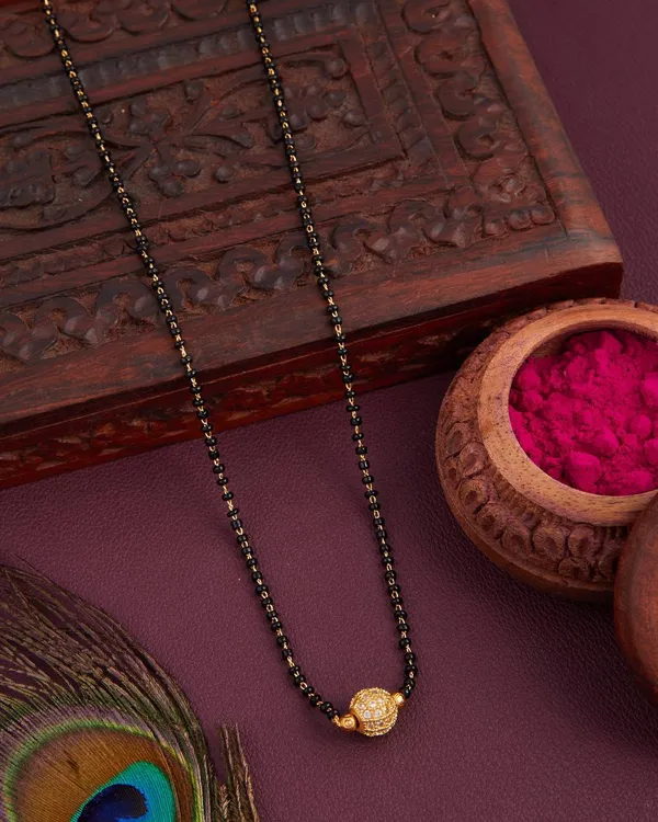 White_A.D_Ball_Mangalsutra