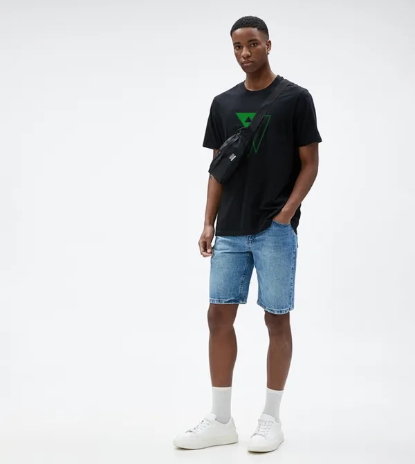 Black_Geometric_Printed_Half_Sleeve_Cotton_T-Shirt_For_Men