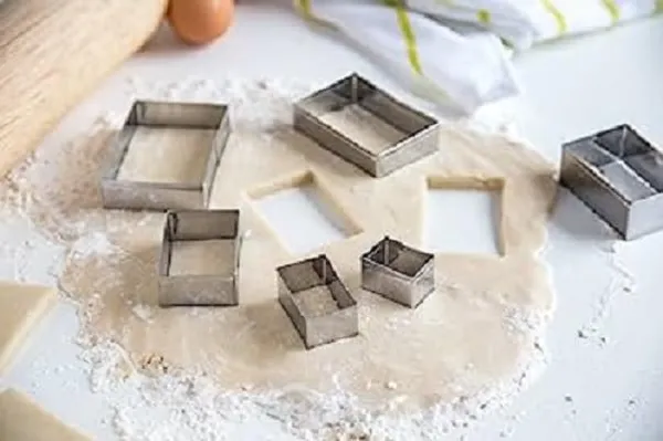 Set_of_12_Pcs_Square_shape_Stainless_Steel_Cookies_Cutter_2_Inchi_Height__(Square_Shape)