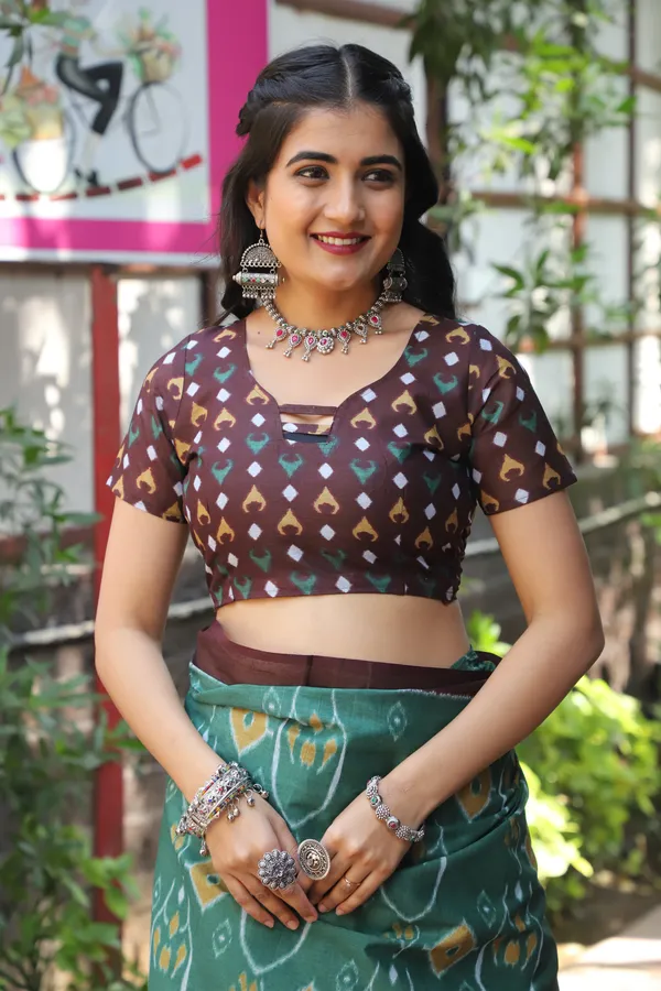 Ikkat_Hand_Block_Print_Print_Pure_Soft_Cotton_saree_With_Blouse_Piece