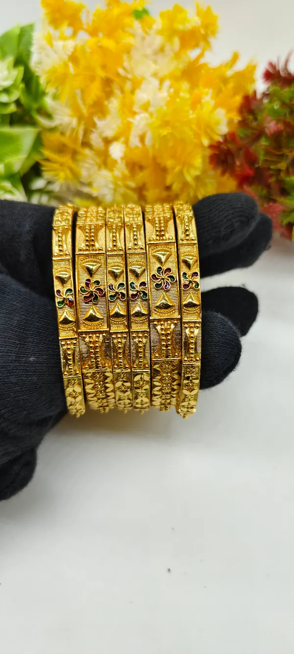 Traditional_Bangles_With_Trendy_Meenawork