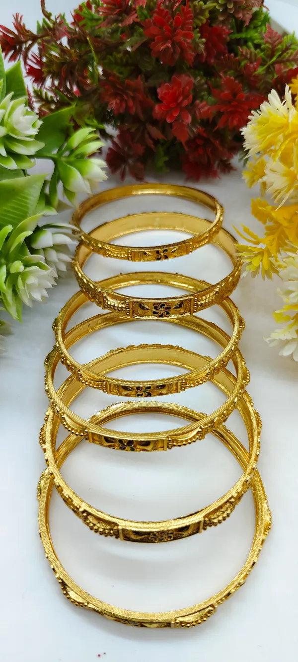 Traditional_Bangles_With_Trendy_Meenawork