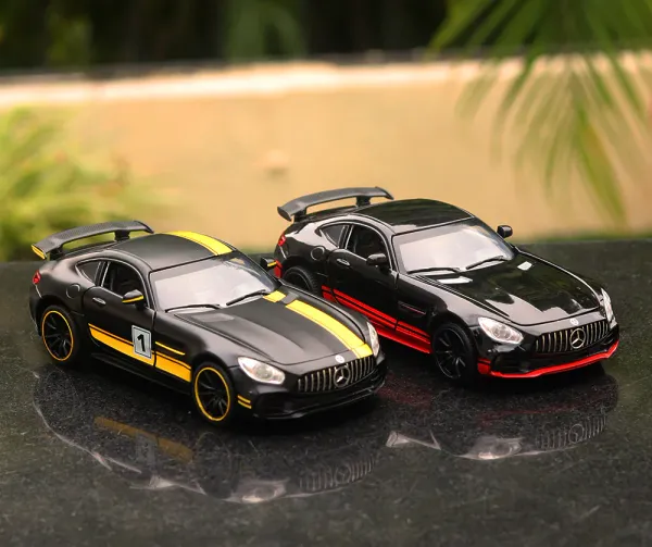 Mercedes_Benz_Super_Sports_Car_M__1:32_Die-Cast_Metal_Collectible_Car_with_Opening_Doors_and_Bonnet