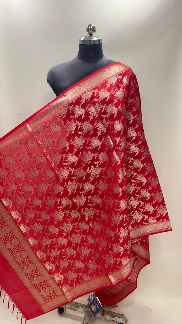 Humairah_Presents_Red_Semi_Katan_Silk_Floral_Zari_Boota_Jaal_Banarasi_Dupatta