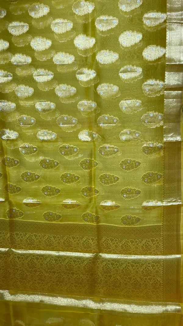 Humairah_Pure_Handloom_Yellow_Organza_Handloom_Zari_Boota_with_Antique_Golden_Zari_Kadiyal_with_Banarasi_Broad_Border_with_Yellow_Blouse