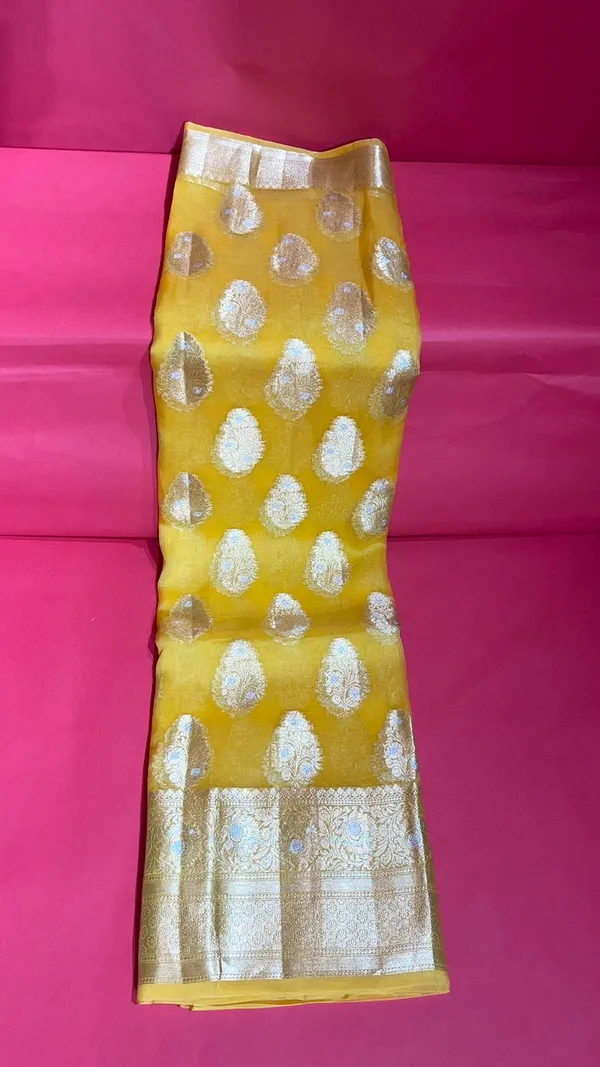 Humairah_Pure_Handloom_Yellow_Organza_Handloom_Zari_Boota_with_Antique_Golden_Zari_Kadiyal_with_Banarasi_Broad_Border_with_Yellow_Blouse
