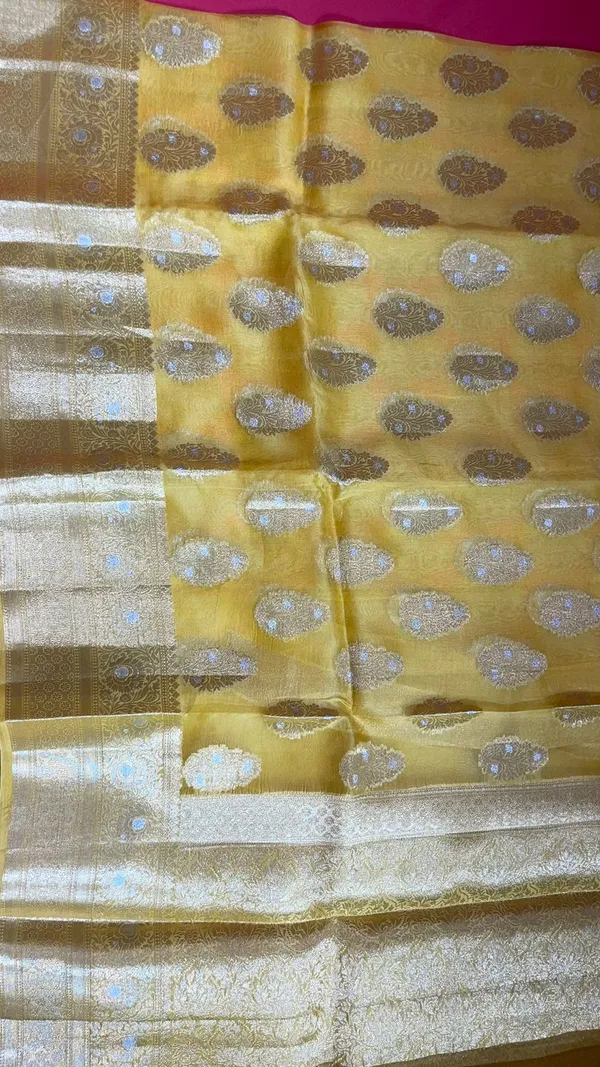 Humairah_Pure_Handloom_Yellow_Organza_Handloom_Zari_Boota_with_Antique_Golden_Zari_Kadiyal_with_Banarasi_Broad_Border_with_Yellow_Blouse