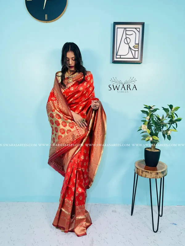 https://d1311wbk6unapo.cloudfront.net/NushopCatalogue/tr:f-webp,w-600,fo-auto/yh3FDLHp_93IZS2MC5L_2023-05-15_1.jpg__Swara Saree