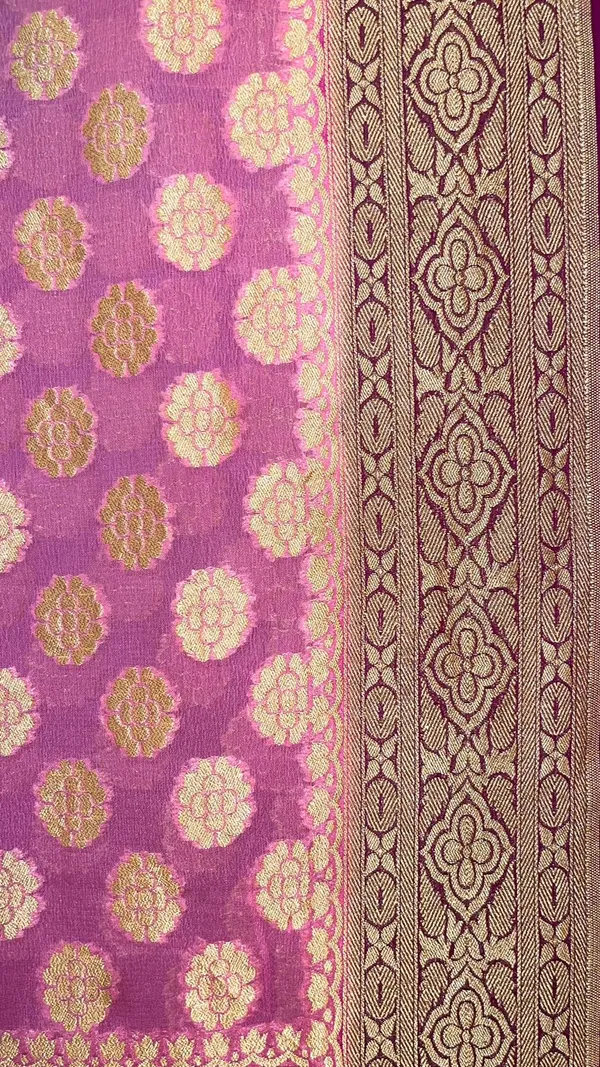 Humairah_Pure_Handloom_Khaddi_Georgette_Pink_Kadhwa_Zari__Booti_with_Kadhwa_Purple_Anchal_&_Contrast_Purple_Blouse