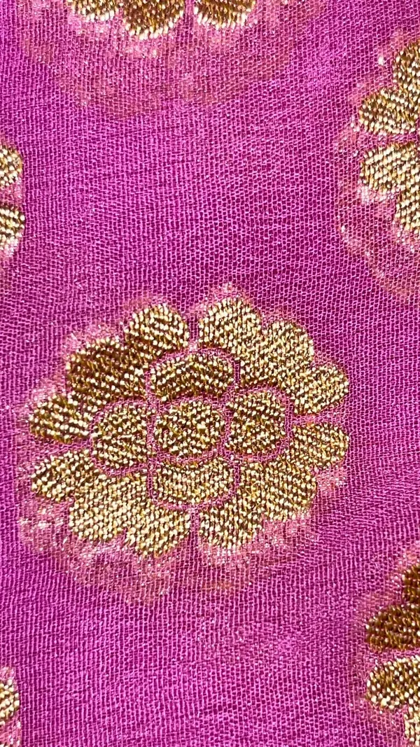 Humairah_Pure_Handloom_Khaddi_Georgette_Pink_Kadhwa_Zari__Booti_with_Kadhwa_Purple_Anchal_&_Contrast_Purple_Blouse