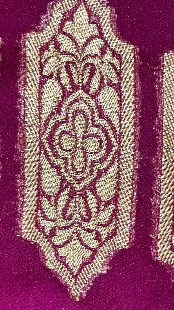Humairah_Pure_Handloom_Khaddi_Georgette_Pink_Kadhwa_Zari__Booti_with_Kadhwa_Purple_Anchal_&_Contrast_Purple_Blouse