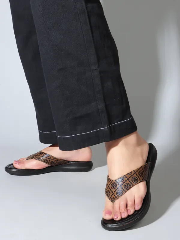 Casual_Slip_On_Flat_Slippers_(Brown)