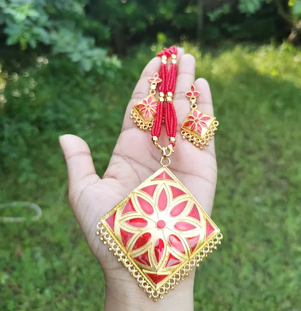 Assamese_Traditional_Gold_Plated_Red_Colour_Tassel_Jewellery_Set_For_Women_&_Girl