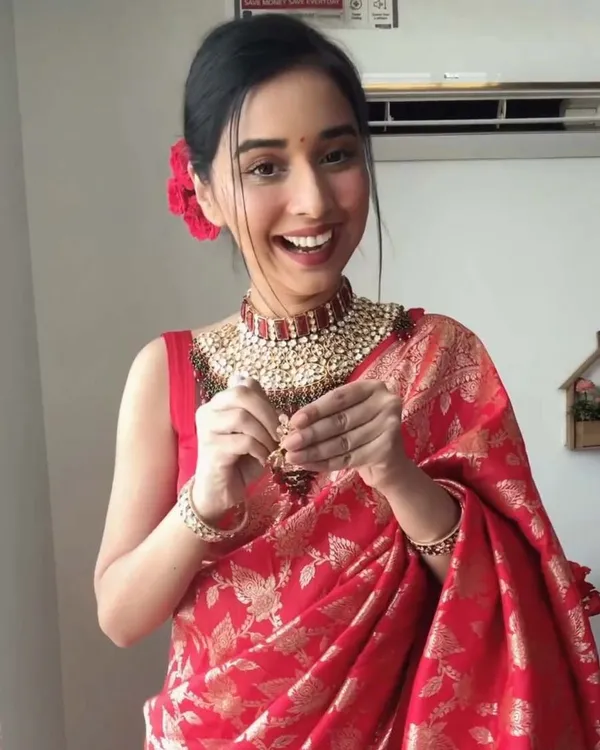 Red_Color_Ready_To_Wear_Soft_Banarasi_Silk_Saree_With_Golden_Zari_Work