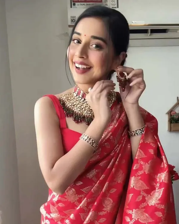 Red_Color_Ready_To_Wear_Soft_Banarasi_Silk_Saree_With_Golden_Zari_Work