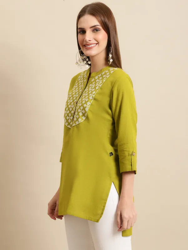 Green_Cotton_Embroidered_Short_Kurti