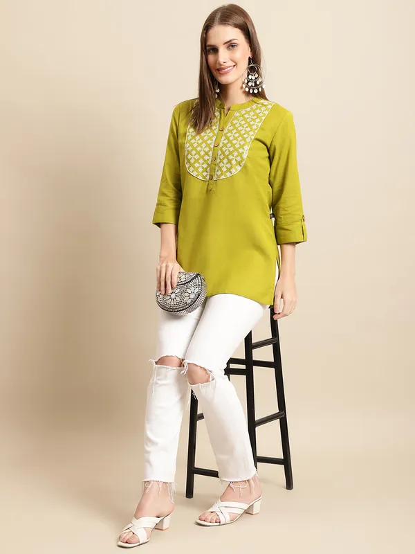 Green_Cotton_Embroidered_Short_Kurti