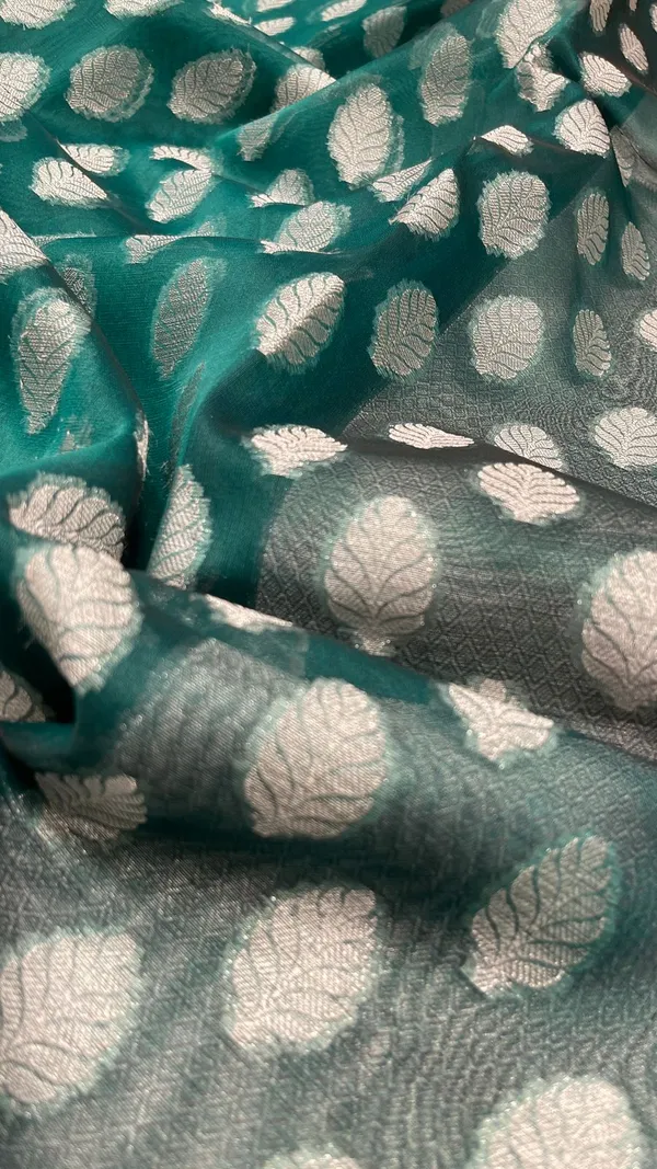Humairah_Presents_Green_Organza_Silver_Zari_Floral_Booti_with_Contrast_Light_Purple_Floral_Booti_Pallu_and_Skirt_Zari_2D_Border_with_Light_Purple_Blouse