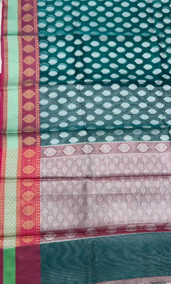 Humairah_Presents_Green_Organza_Silver_Zari_Floral_Booti_with_Contrast_Light_Purple_Floral_Booti_Pallu_and_Skirt_Zari_2D_Border_with_Light_Purple_Blouse