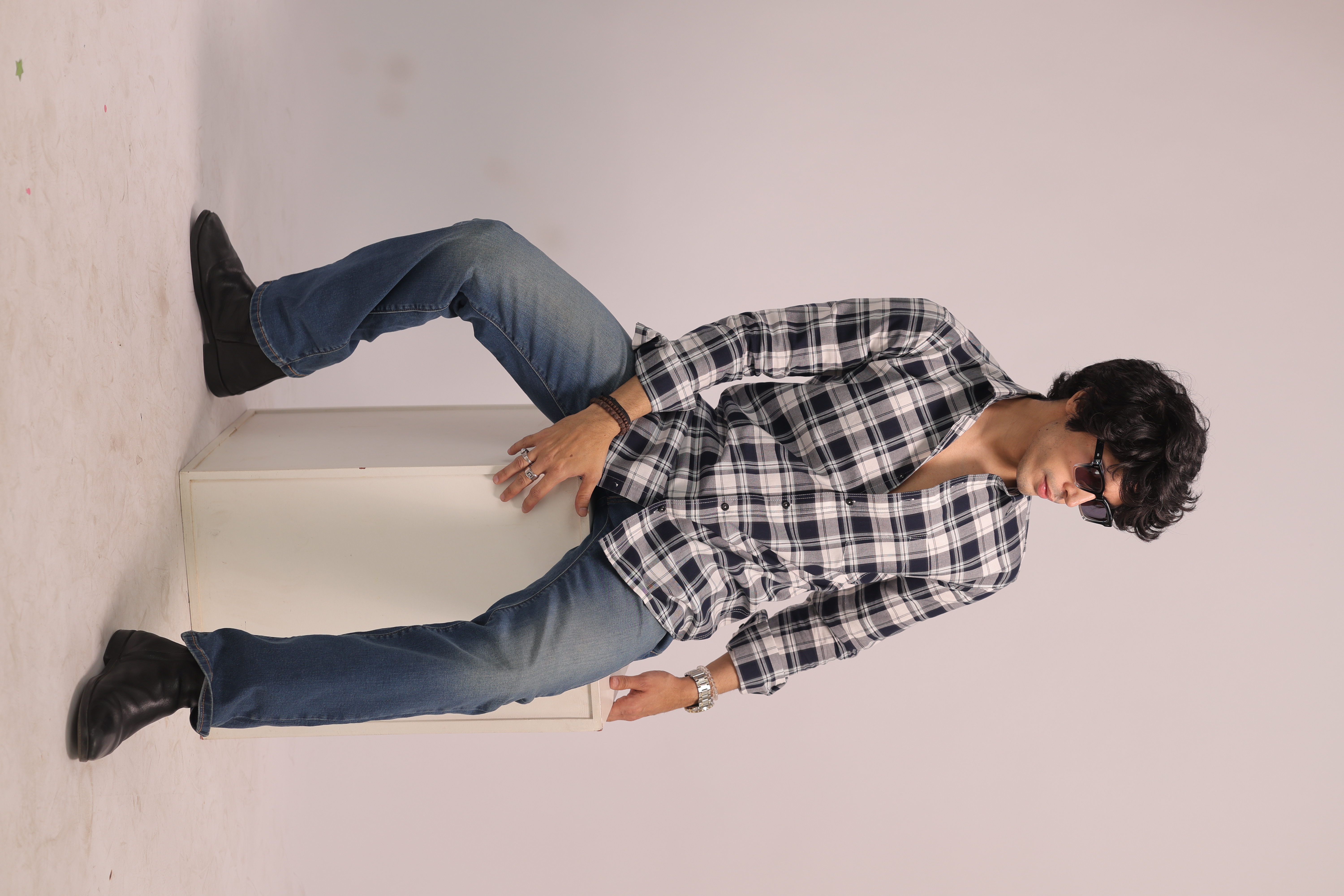 White & Blue__Maestro