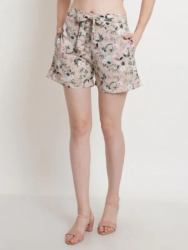 Women_Beige_Floral_Printed_Regular_Fit_Shorts__POPWINGS