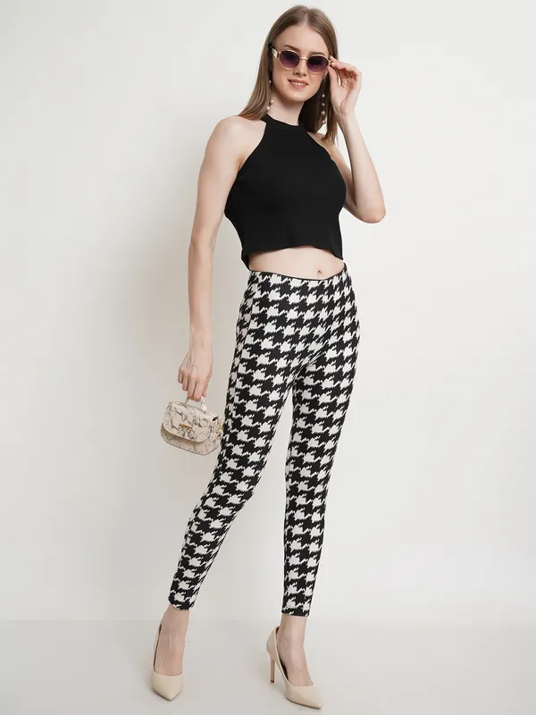 Women_Black_&_White_Printed_Solid_Mid_Rise_Body_Fitted_Jeggings__POPWINGS