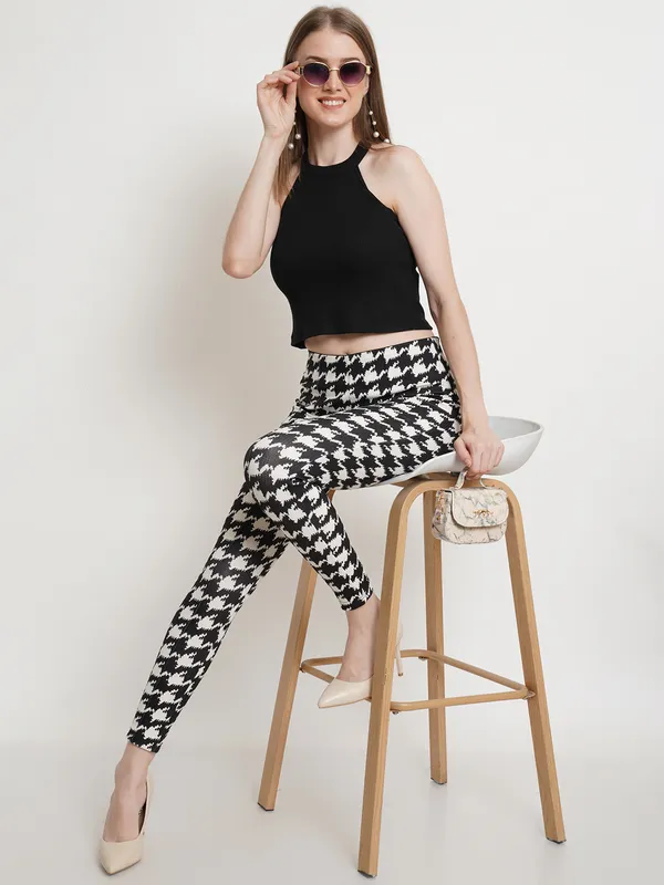 Women_Black_&_White_Printed_Solid_Mid_Rise_Body_Fitted_Jeggings__POPWINGS