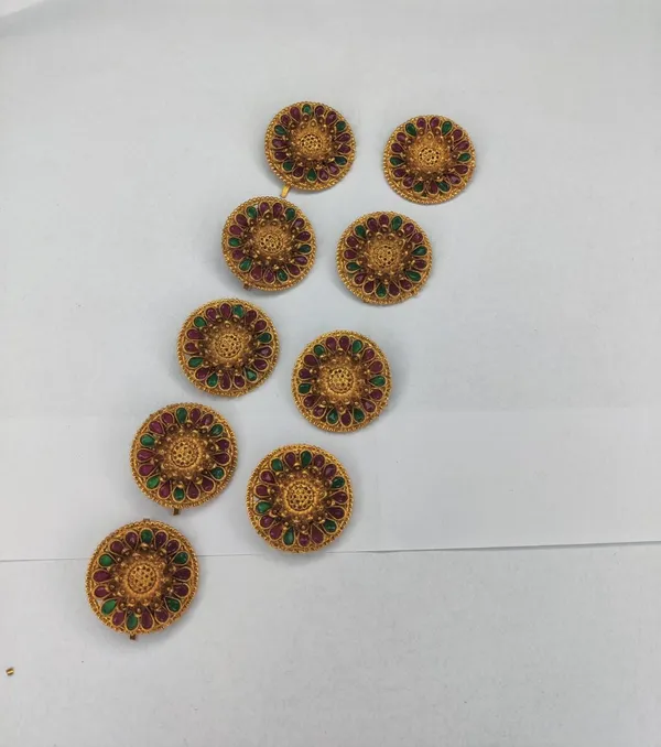 https://d1311wbk6unapo.cloudfront.net/NushopCatalogue/tr:w-600,f-webp,fo-auto/South_Indian_Hair_pin___Hair_Brooch__for_Women-9_Piece_C7XX1N4KJ3_2023-05-17_1.jpeg