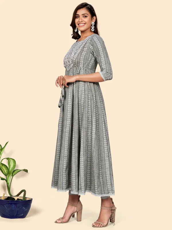 Women'S_Embroidered_Anarkali_Cotton_Blend_Pista_Stitched_Dress(VF-KU-1582)__Vbuyz