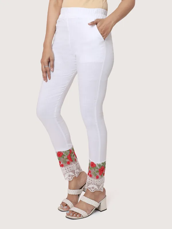 ZRI_White_Pant_with_Red_Embroidery__Zri