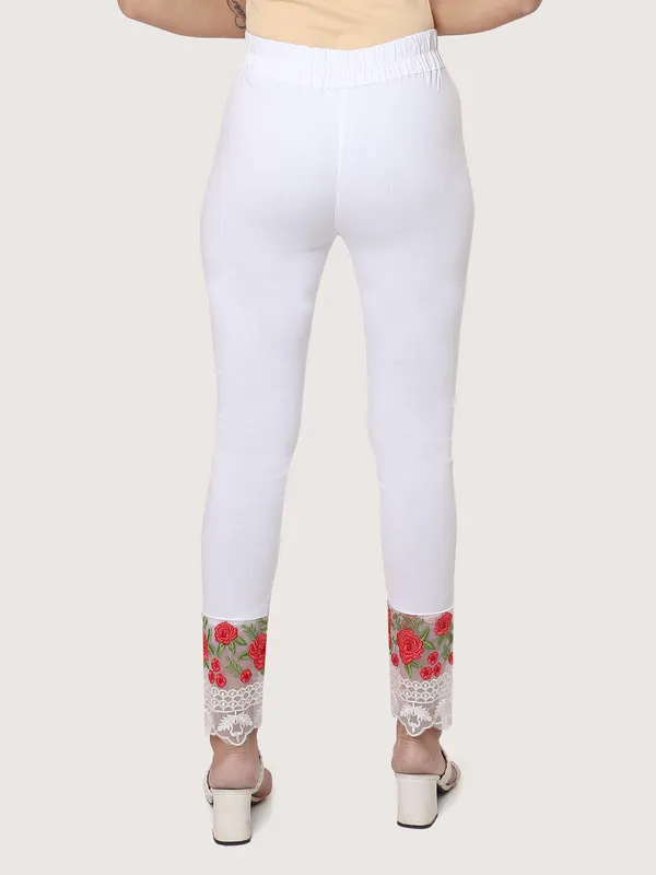 ZRI_White_Pant_with_Red_Embroidery__Zri