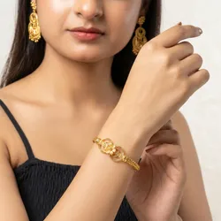 Adorn_Your_World_Bangles__LOOK AND ADORN
