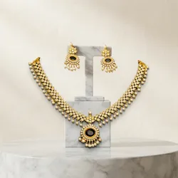Jewels_Await_Sets__VELQINE