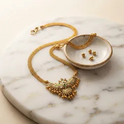 Jewels_Await_Necklaces__VELQINE